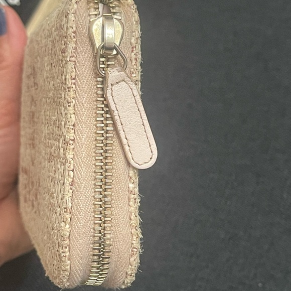 CHANEL Pink/gold Tweed Deauville Zippy Wallet with Gold Hardware - Picture 5 of 16
